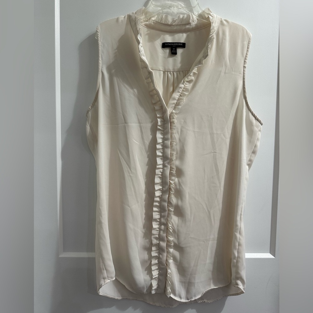 Banana Republic Women’s Ivory Button Down Ruffle Tank Top size M